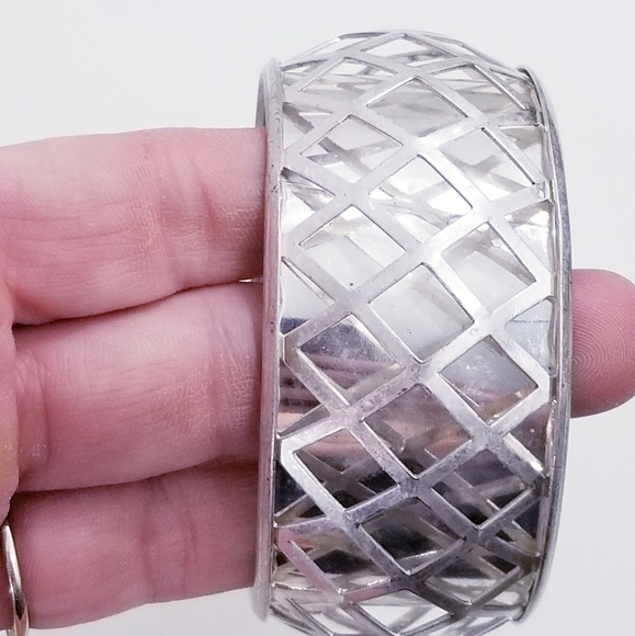 Jessica Simpson Jewelry - JESSICA SIMPSON Lattice Bangle Bracelet Silver